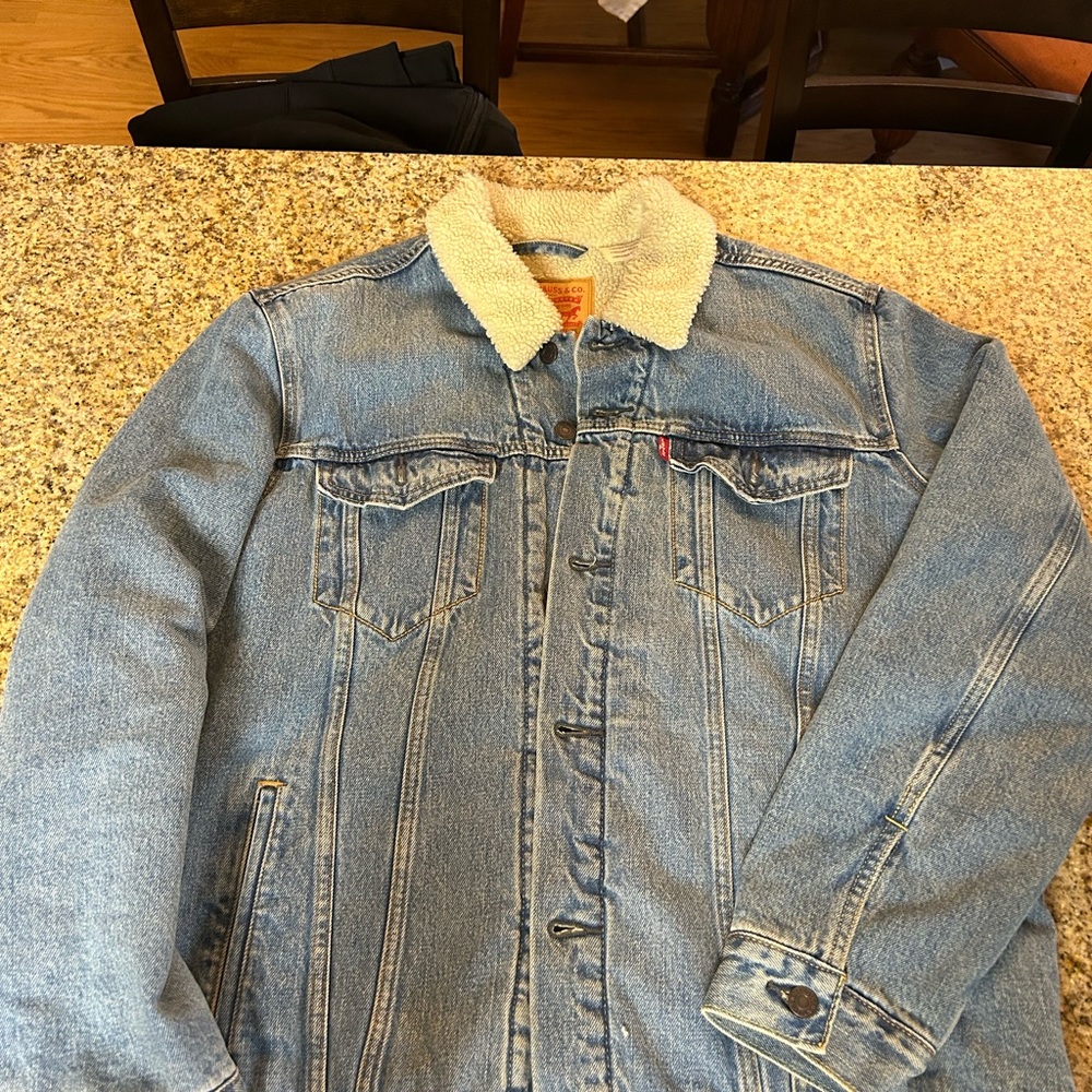❌SOLD❌ Levi's Blue Denim Jacket with Sherpa Collar